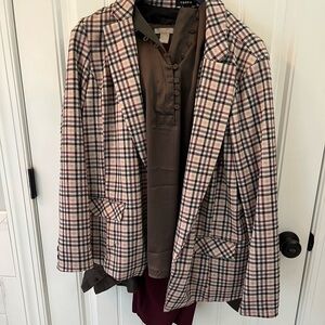 Women’s workwear bundle with jacket, pants and blouse